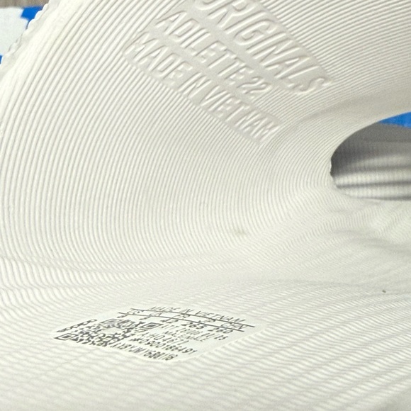 NEW Adidas Adilette 22 Men’s Size 5 Slides Sandals Crystal White HQ4672 - Picture 8 of 10